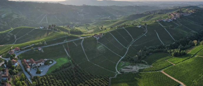Le vignoble Giovanni Rosso situé dans le Piémont en Italie, nous vendons certains vins de ce domaine chez Wine-Side